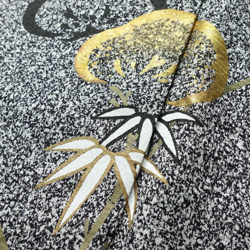 付け下げ 良品 しつけ糸付き 金駒刺繍 一つ紋付き 正絹 木の葉・植物柄 袷仕立て 身丈163.5cm 裄丈68.5cm リサイクル着物 着物 箔 共八掛 グレー_画像10