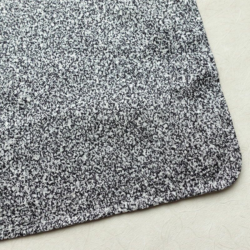 付け下げ 良品 しつけ糸付き 金駒刺繍 一つ紋付き 正絹 木の葉・植物柄 袷仕立て 身丈163.5cm 裄丈68.5cm リサイクル着物 着物 箔 共八掛 グレー_画像16