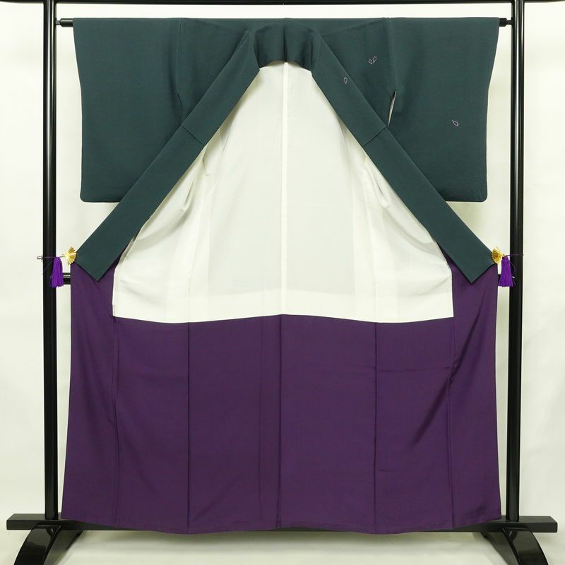 付け下げ 落款入り 辻村寿三郎 ジュサブロー 縮緬 正絹 花柄 袷仕立て 身丈159cm 裄丈63cm リサイクル着物 着物 卒業式 七五三 お宮参り フォーマル シンプル 緑・うぐいす色_画像3