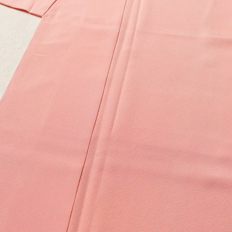 色無地 美品 しつけ糸付き 縮緬 一つ紋付き 正絹 無地 袷仕立て 身丈165.5cm 裄丈66.5cm リサイクル着物 着物 お茶会 フォーマル シンプル ピンク_画像5