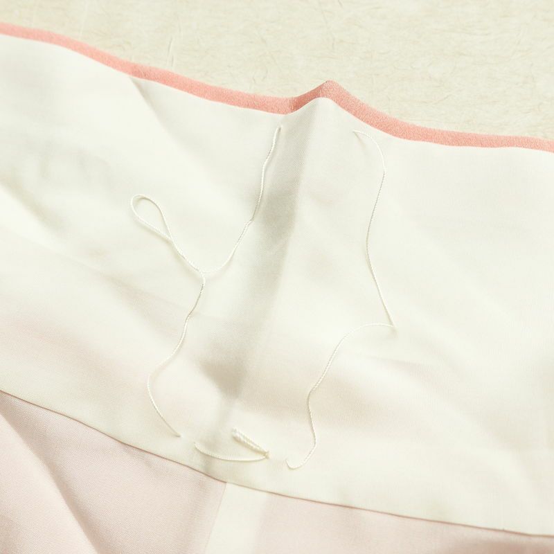 色無地 美品 しつけ糸付き 縮緬 一つ紋付き 正絹 無地 袷仕立て 身丈165.5cm 裄丈66.5cm リサイクル着物 着物 お茶会 フォーマル シンプル ピンク_画像19