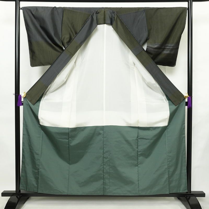 紬 付下 美品 しつけ糸付き 正絹 縞柄・線柄 袷仕立て 身丈159cm 裄丈66cm リサイクル着物 着物 シンプル おしゃれ 緑・うぐいす色_画像3