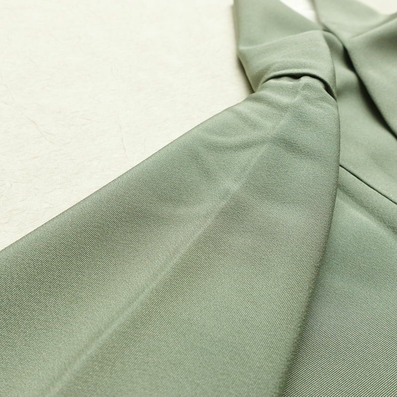 付け下げ 落款入り しつけ糸付き 一つ紋付き 正絹 人物・動物柄 袷仕立て 身丈163.5cm 裄丈66cm リサイクル着物 着物 箔 共八掛 フォーマル 緑・うぐいす色_画像17