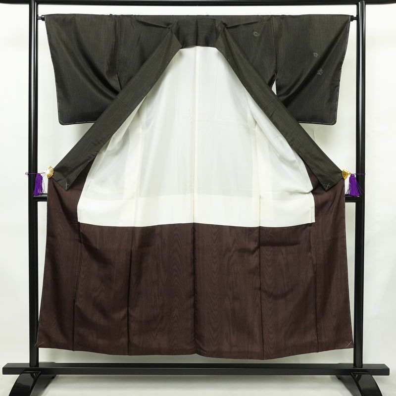 大島紬 付下 美品 証紙あり 落款入り しつけ糸付き 正絹 花柄 袷仕立て 身丈152cm 裄丈65cm リサイクル着物 おしゃれ 着物 茶_画像3