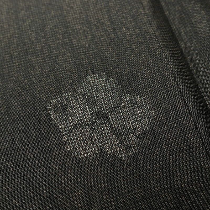 大島紬 付下 美品 証紙あり 落款入り しつけ糸付き 正絹 花柄 袷仕立て 身丈152cm 裄丈65cm リサイクル着物 おしゃれ 着物 茶_画像8