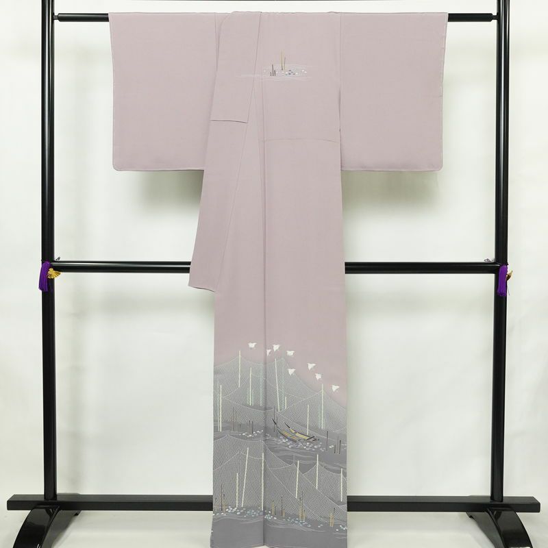 訪問着 美品 落款入り しつけ糸付き 正絹 風景柄 袷仕立て 身丈163.5cm 裄丈65cm リサイクル着物 着物 共八掛 入学式 卒業式 結婚式 七五三 お宮参り フォーマル 千鳥 紫・藤色_画像2