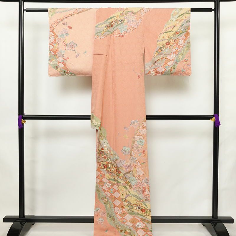 訪問着 美品 しつけ糸付き 絞り 正絹 花柄 袷仕立て 身丈167.5cm 裄丈65cm リサイクル着物 着物 刺繍 金彩 入学式 結婚式 パーティー フォーマル 絞り加工 華やか ピンク_画像2