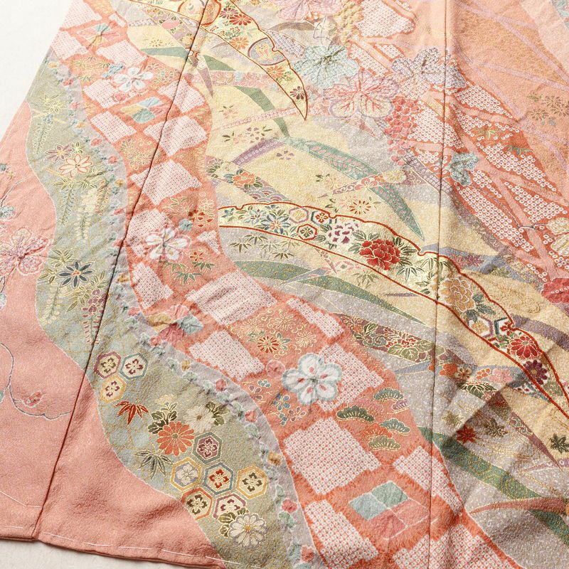 訪問着 美品 しつけ糸付き 絞り 正絹 花柄 袷仕立て 身丈167.5cm 裄丈65cm リサイクル着物 着物 刺繍 金彩 入学式 結婚式 パーティー フォーマル 絞り加工 華やか ピンク_画像4