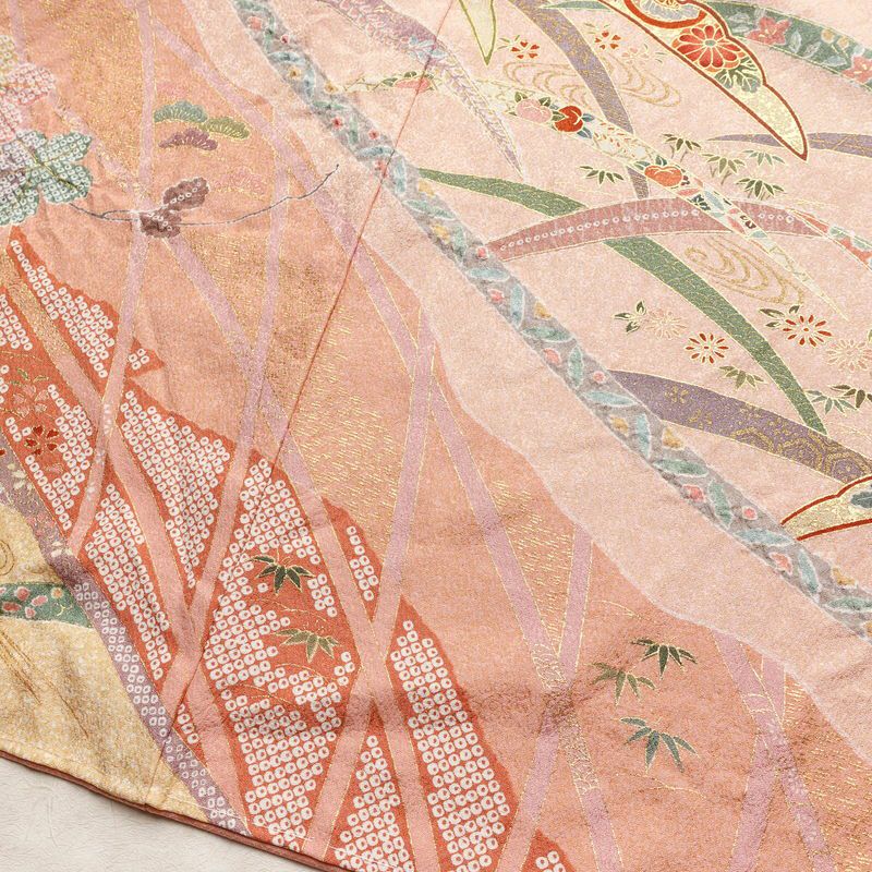 訪問着 美品 しつけ糸付き 絞り 正絹 花柄 袷仕立て 身丈167.5cm 裄丈65cm リサイクル着物 着物 刺繍 金彩 入学式 結婚式 パーティー フォーマル 絞り加工 華やか ピンク_画像15