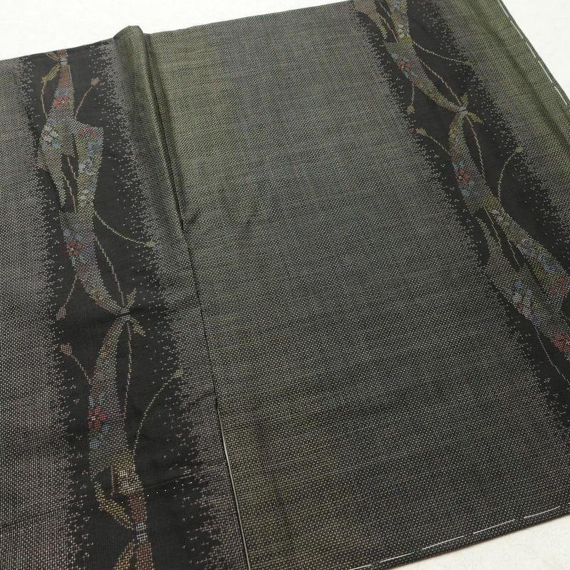 大島紬 古代染色 純泥染 美品 証紙あり しつけ糸付き 正絹 幾何学柄・抽象柄 袷仕立て 身丈163cm 裄丈69.5cm リサイクル着物 着物 未使用品 緑・うぐいす色_画像12