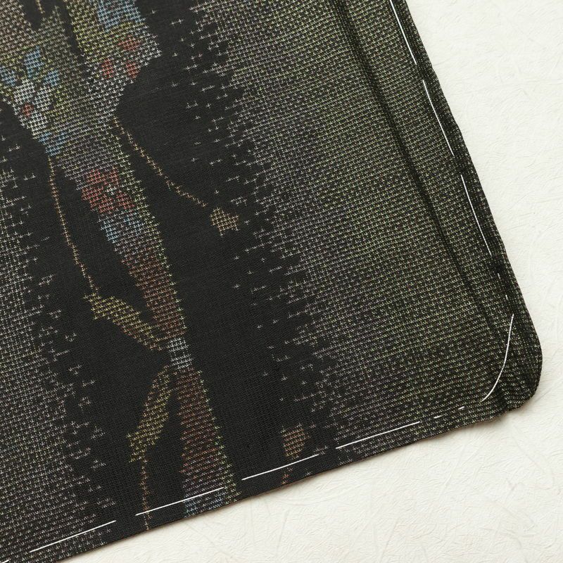 大島紬 古代染色 純泥染 美品 証紙あり しつけ糸付き 正絹 幾何学柄・抽象柄 袷仕立て 身丈163cm 裄丈69.5cm リサイクル着物 着物 未使用品 緑・うぐいす色_画像14