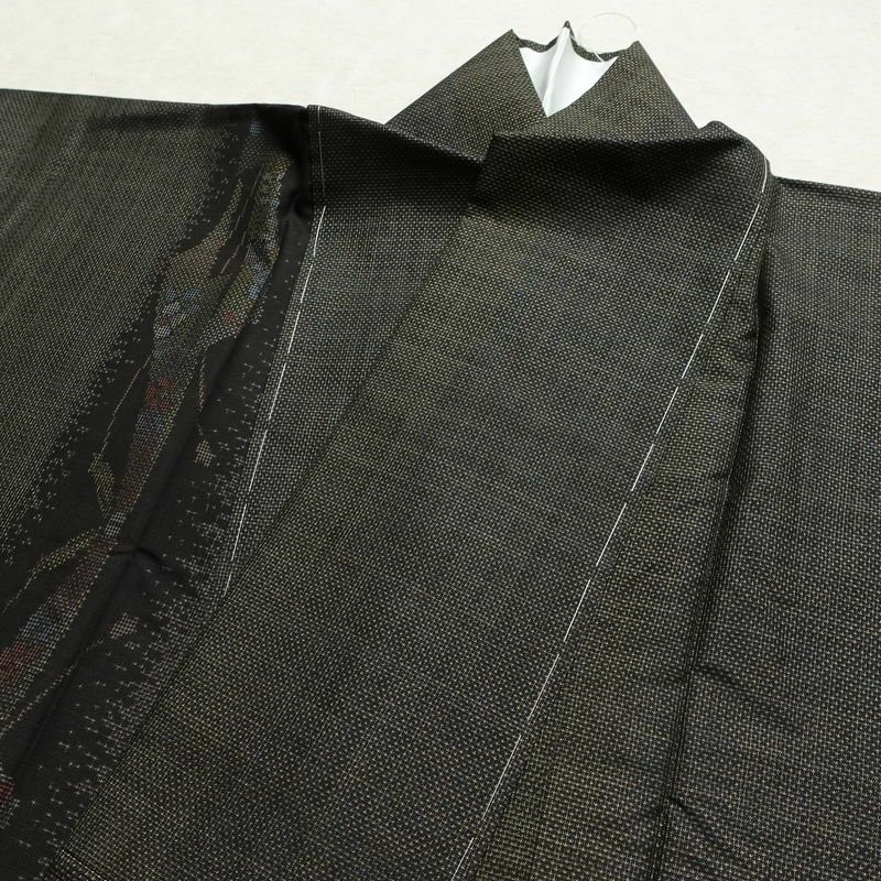 大島紬 古代染色 純泥染 美品 証紙あり しつけ糸付き 正絹 幾何学柄・抽象柄 袷仕立て 身丈163cm 裄丈69.5cm リサイクル着物 着物 未使用品 緑・うぐいす色_画像15