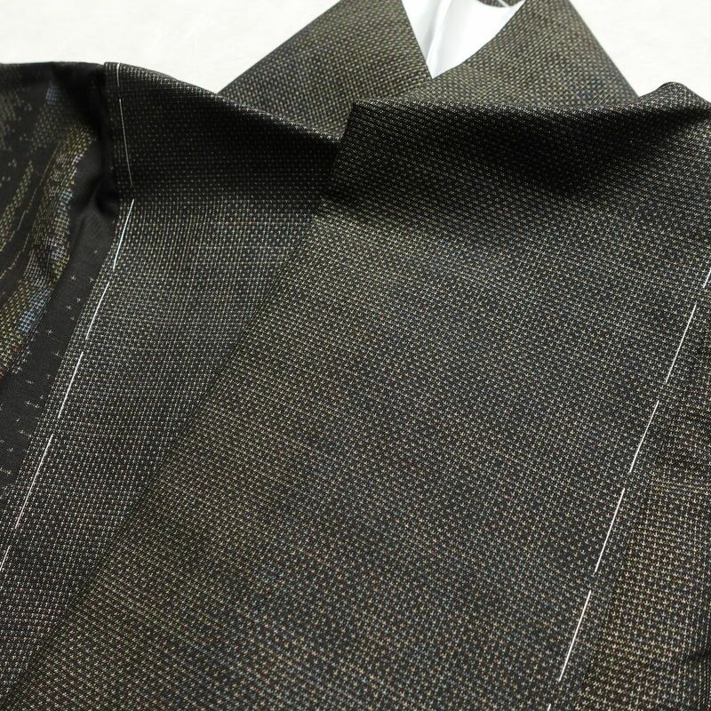 大島紬 古代染色 純泥染 美品 証紙あり しつけ糸付き 正絹 幾何学柄・抽象柄 袷仕立て 身丈163cm 裄丈69.5cm リサイクル着物 着物 未使用品 緑・うぐいす色_画像16