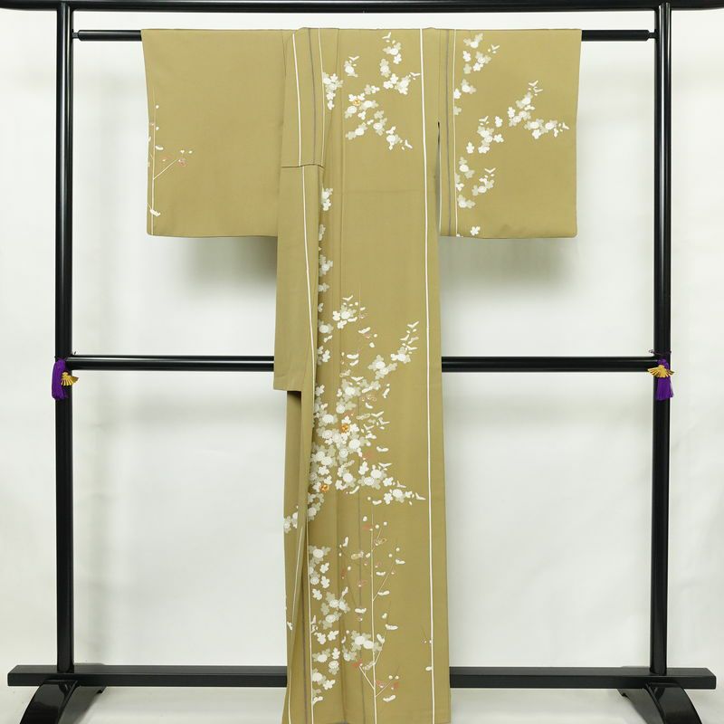 訪問着 良品 金駒刺繍 一つ紋付き 正絹 花柄 袷仕立て 身丈160.5cm 裄丈65cm リサイクル着物 着物 箔 金彩 入学式 卒業式 七五三 パーティー お宮参り フォーマル 黄・黄土色_画像2