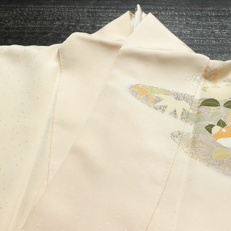 訪問着 良品 しつけ糸付き 金駒刺繍 一つ紋付き 正絹 花柄 袷仕立て 身丈152cm 裄丈63.5cm リサイクル着物 着物 箔 入学式 卒業式 結婚式 七五三 パーティー お宮参り フォーマル 紅葉 ピンクベージュ 菊 ベージュ_画像18
