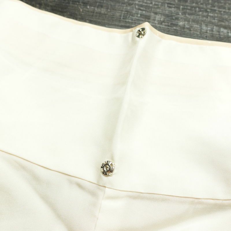 訪問着 良品 しつけ糸付き 金駒刺繍 一つ紋付き 正絹 花柄 袷仕立て 身丈152cm 裄丈63.5cm リサイクル着物 着物 箔 入学式 卒業式 結婚式 七五三 パーティー お宮参り フォーマル 紅葉 ピンクベージュ 菊 ベージュ_画像21