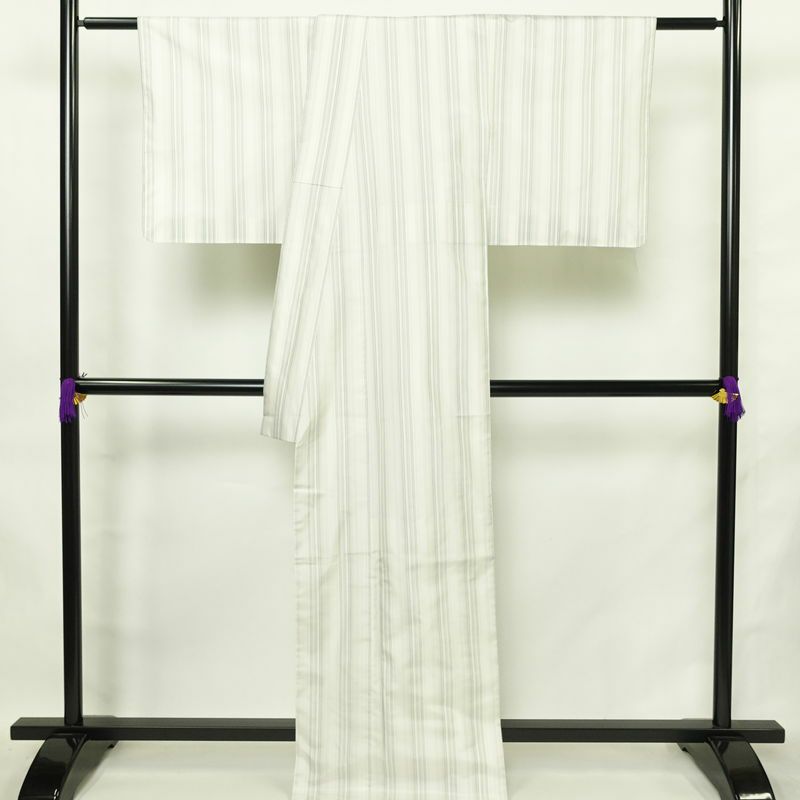 大島紬 おごじょ縞 美品 証紙あり しつけ糸付き 正絹 縞柄・線柄 袷仕立て 身丈169cm 裄丈68.5cm リサイクル着物 着物 未使用品 シンプル おしゃれ 白_画像2