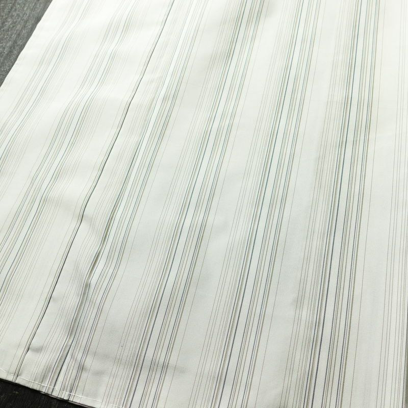 大島紬 おごじょ縞 美品 証紙あり しつけ糸付き 正絹 縞柄・線柄 袷仕立て 身丈169cm 裄丈68.5cm リサイクル着物 着物 未使用品 シンプル おしゃれ 白_画像4