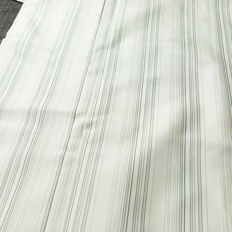 大島紬 おごじょ縞 美品 証紙あり しつけ糸付き 正絹 縞柄・線柄 袷仕立て 身丈169cm 裄丈68.5cm リサイクル着物 着物 未使用品 シンプル おしゃれ 白_画像5