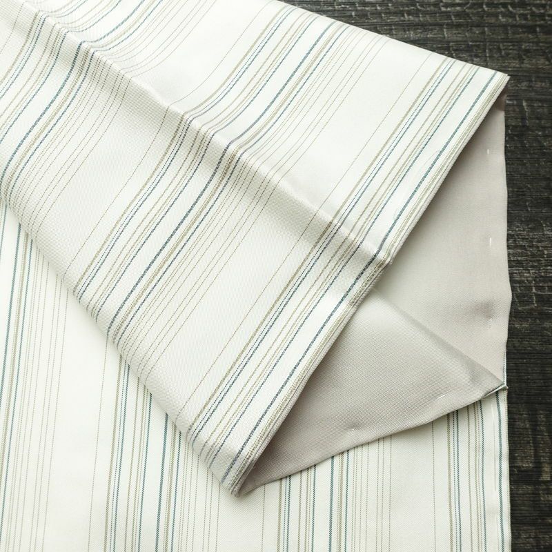 大島紬 おごじょ縞 美品 証紙あり しつけ糸付き 正絹 縞柄・線柄 袷仕立て 身丈169cm 裄丈68.5cm リサイクル着物 着物 未使用品 シンプル おしゃれ 白_画像13
