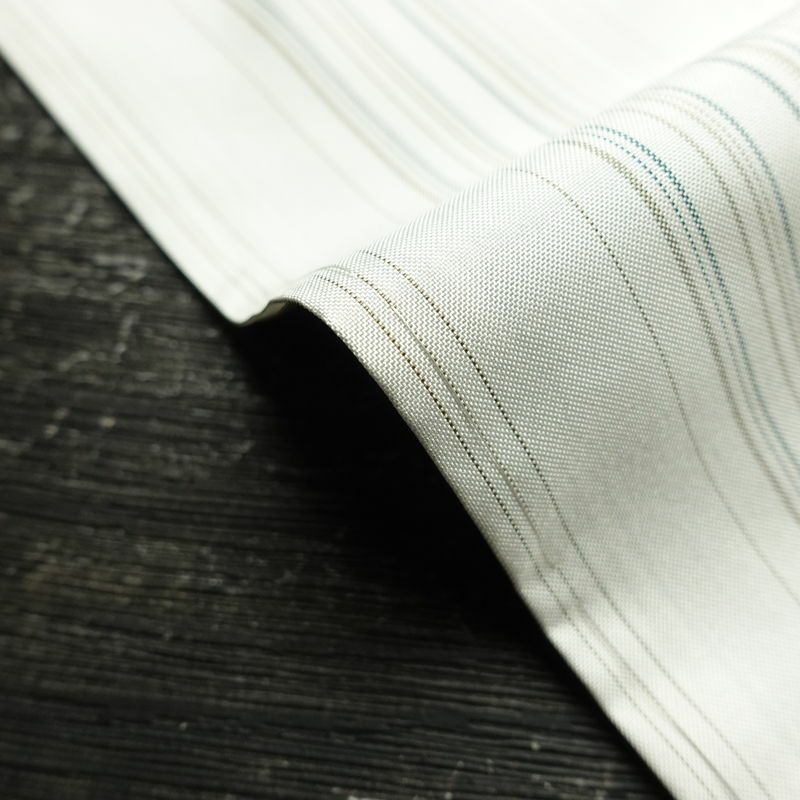 大島紬 おごじょ縞 美品 証紙あり しつけ糸付き 正絹 縞柄・線柄 袷仕立て 身丈169cm 裄丈68.5cm リサイクル着物 着物 未使用品 シンプル おしゃれ 白_画像19