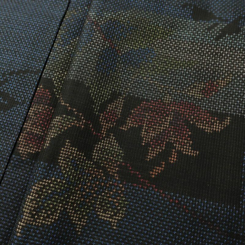 大島紬 古代染色 純泥染 良品 証紙あり しつけ糸付き 正絹 花柄 袷仕立て 身丈159cm 裄丈63cm リサイクル着物 着物 青・紺_画像7