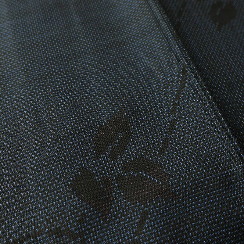 大島紬 古代染色 純泥染 良品 証紙あり しつけ糸付き 正絹 花柄 袷仕立て 身丈159cm 裄丈63cm リサイクル着物 着物 青・紺_画像8