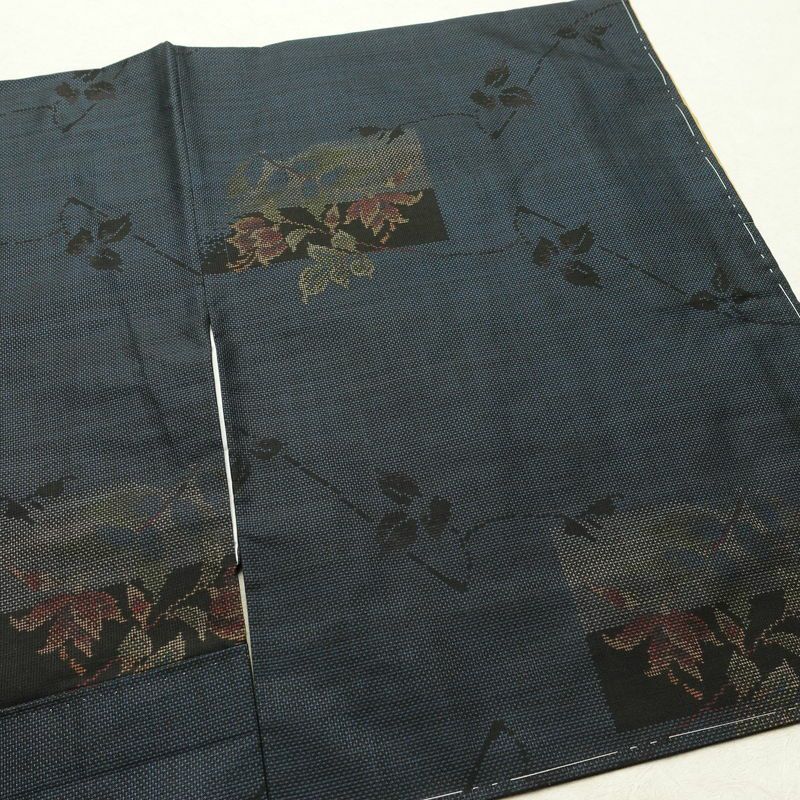大島紬 古代染色 純泥染 良品 証紙あり しつけ糸付き 正絹 花柄 袷仕立て 身丈159cm 裄丈63cm リサイクル着物 着物 青・紺_画像13