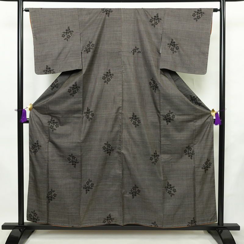 大島紬 美品 しつけ糸付き 正絹 花柄 袷仕立て 身丈159cm 裄丈63.5cm リサイクル着物 着物 未使用品 茶_画像1