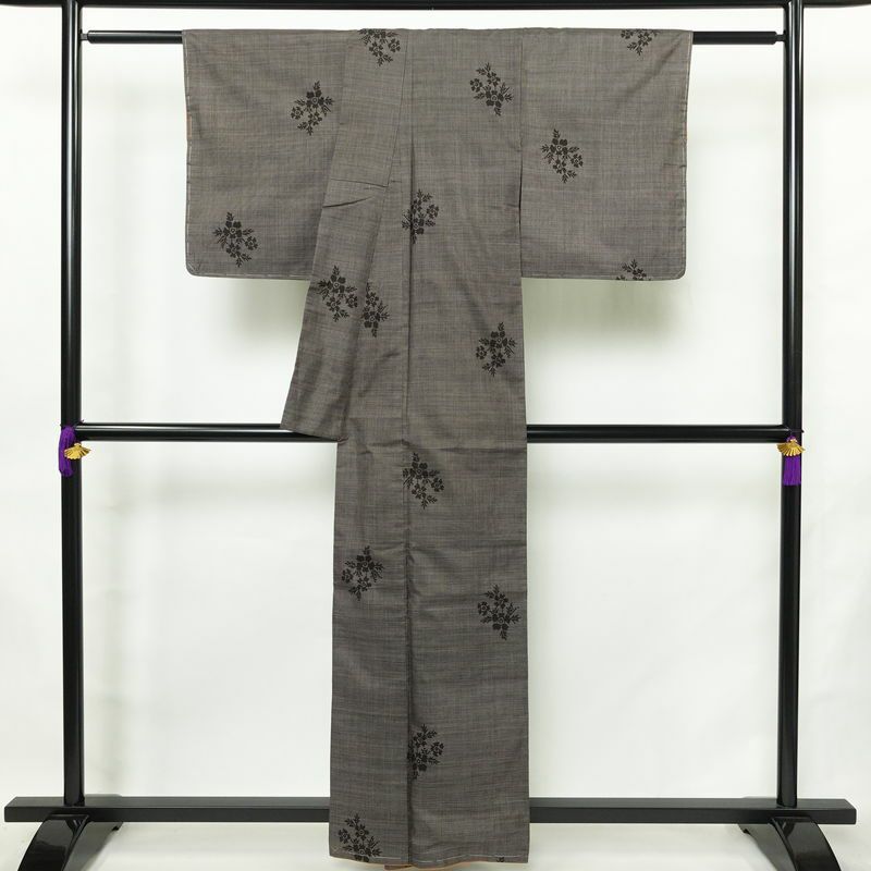 大島紬 美品 しつけ糸付き 正絹 花柄 袷仕立て 身丈159cm 裄丈63.5cm リサイクル着物 着物 未使用品 茶_画像2