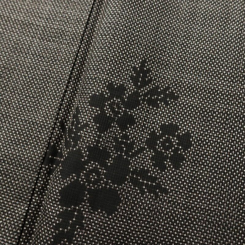 大島紬 美品 しつけ糸付き 正絹 花柄 袷仕立て 身丈159cm 裄丈63.5cm リサイクル着物 着物 未使用品 茶_画像7