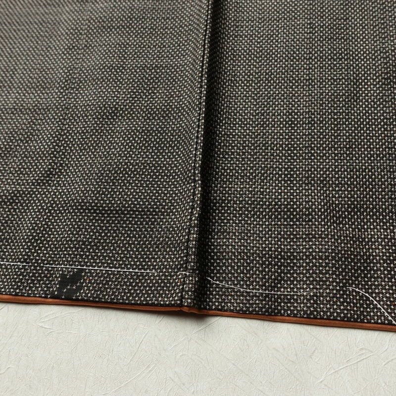 大島紬 美品 しつけ糸付き 正絹 花柄 袷仕立て 身丈159cm 裄丈63.5cm リサイクル着物 着物 未使用品 茶_画像12