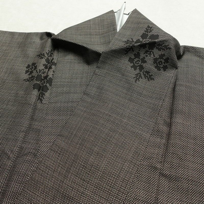 大島紬 美品 しつけ糸付き 正絹 花柄 袷仕立て 身丈159cm 裄丈63.5cm リサイクル着物 着物 未使用品 茶_画像16