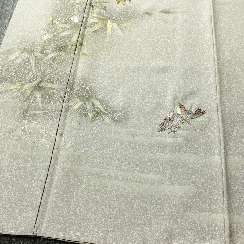 訪問着 美品 しつけ糸付き 正絹 木の葉・植物柄 袷仕立て 身丈157.5cm 裄丈68cm リサイクル着物 着物 刺繍 箔 未使用品 入学式 卒業式 七五三 お宮参り フォーマル 上品 グレージュ ベージュ_画像4