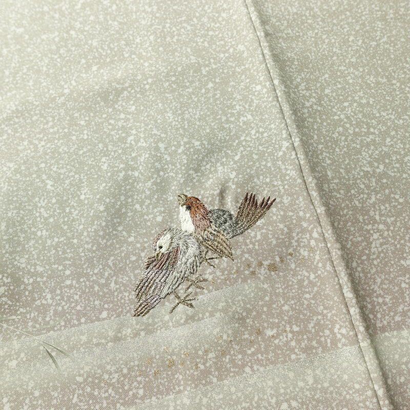 訪問着 美品 しつけ糸付き 正絹 木の葉・植物柄 袷仕立て 身丈157.5cm 裄丈68cm リサイクル着物 着物 刺繍 箔 未使用品 入学式 卒業式 七五三 お宮参り フォーマル 上品 グレージュ ベージュ_画像10