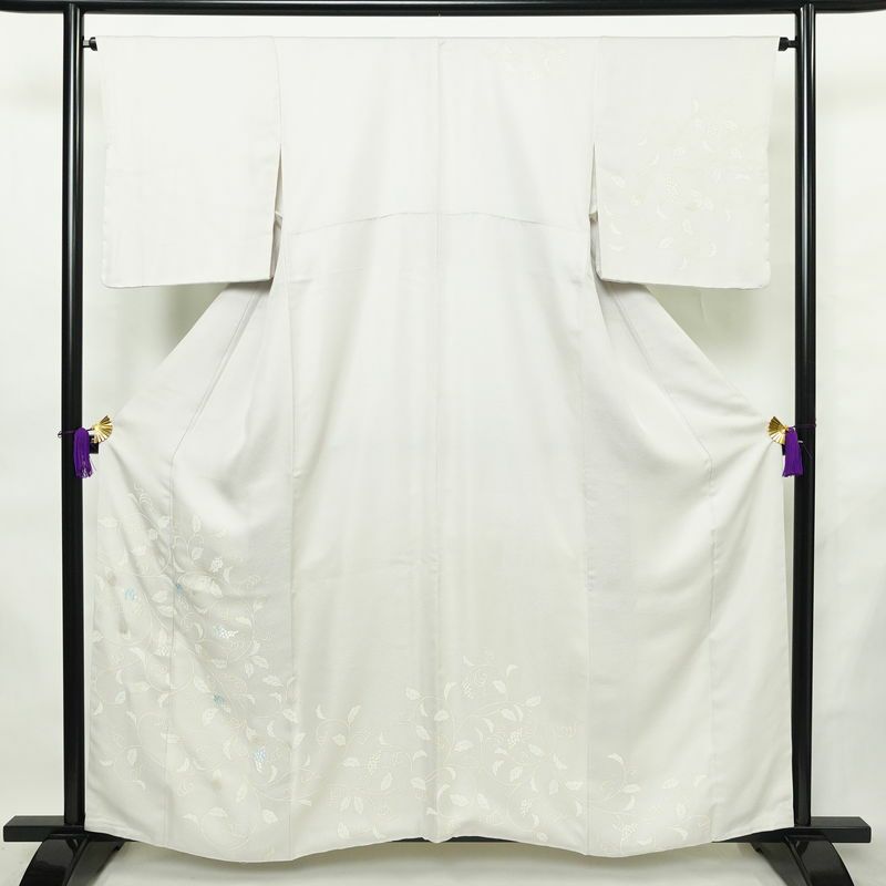 付け下げ 美品 しつけ糸付き 正絹 木の葉・植物柄 袷仕立て 身丈159.5cm 裄丈65cm リサイクル着物 着物 刺繍 箔 入学式 卒業式 七五三 お宮参り フォーマル 上品 紫・藤色_画像1