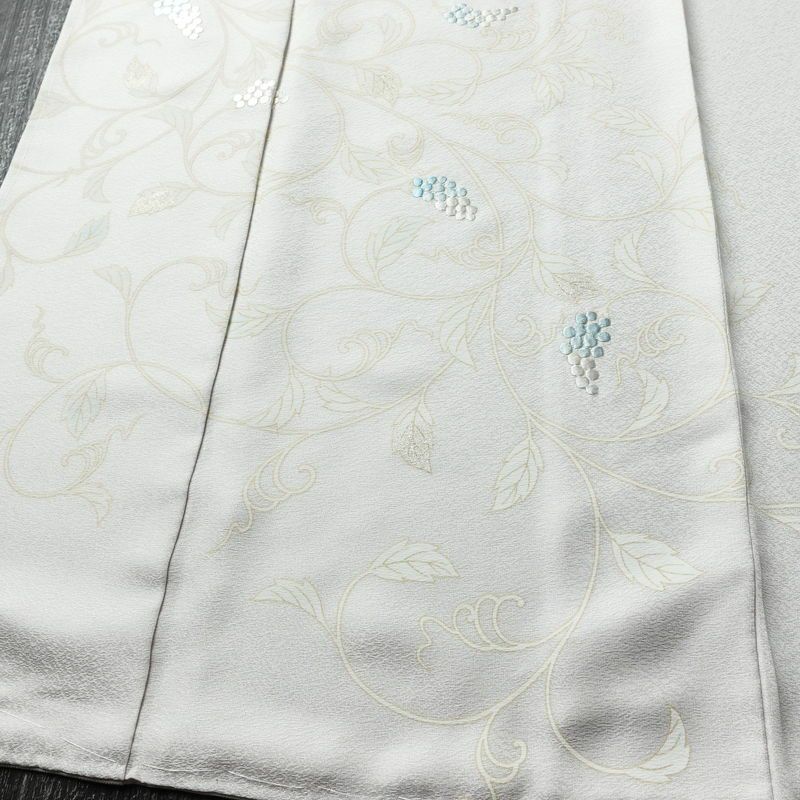 付け下げ 美品 しつけ糸付き 正絹 木の葉・植物柄 袷仕立て 身丈159.5cm 裄丈65cm リサイクル着物 着物 刺繍 箔 入学式 卒業式 七五三 お宮参り フォーマル 上品 紫・藤色_画像4