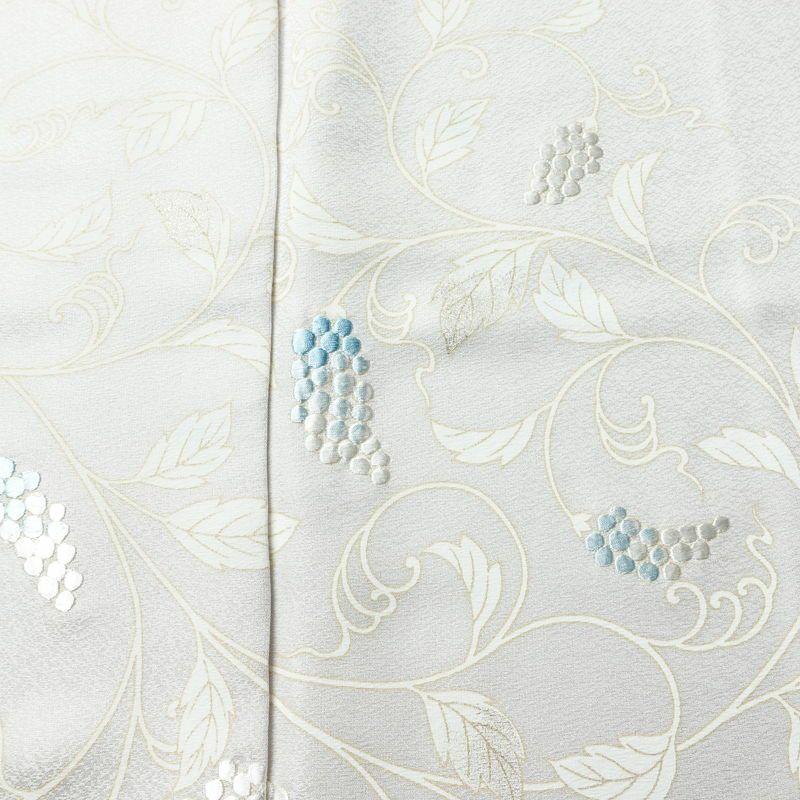 付け下げ 美品 しつけ糸付き 正絹 木の葉・植物柄 袷仕立て 身丈159.5cm 裄丈65cm リサイクル着物 着物 刺繍 箔 入学式 卒業式 七五三 お宮参り フォーマル 上品 紫・藤色_画像6