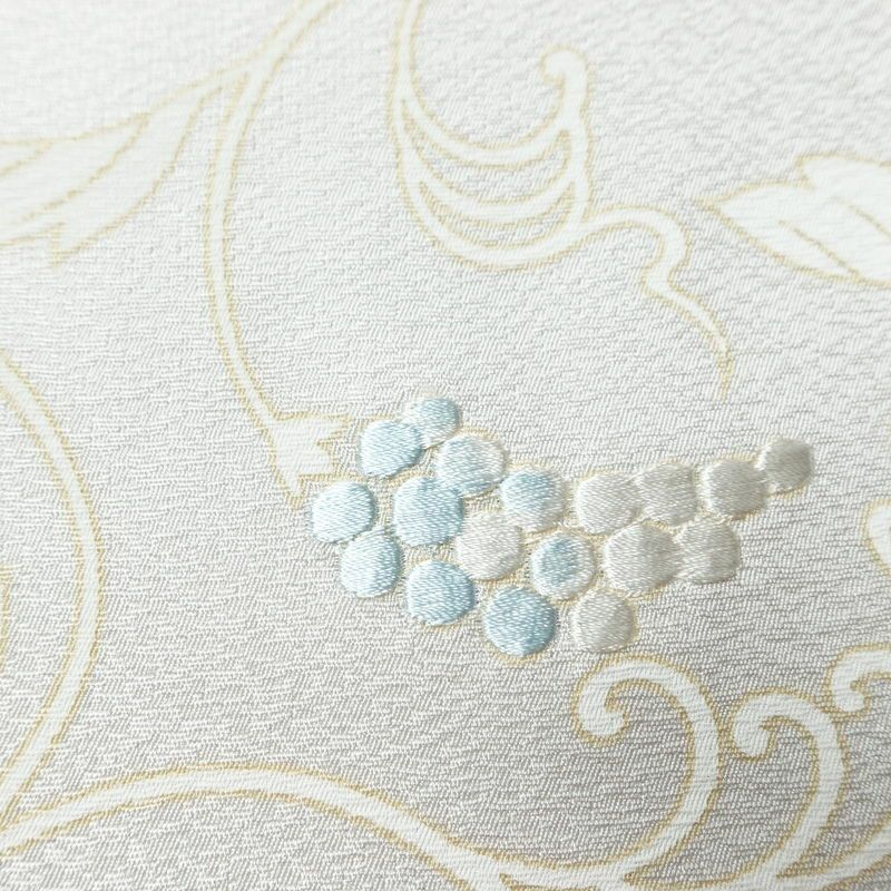 付け下げ 美品 しつけ糸付き 正絹 木の葉・植物柄 袷仕立て 身丈159.5cm 裄丈65cm リサイクル着物 着物 刺繍 箔 入学式 卒業式 七五三 お宮参り フォーマル 上品 紫・藤色_画像8