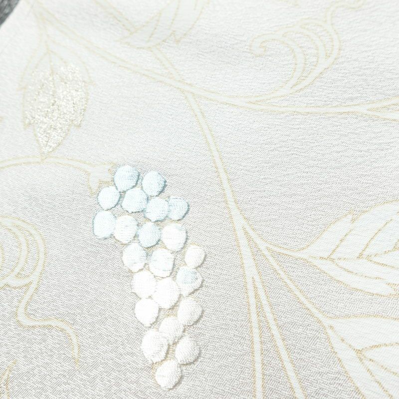 付け下げ 美品 しつけ糸付き 正絹 木の葉・植物柄 袷仕立て 身丈159.5cm 裄丈65cm リサイクル着物 着物 刺繍 箔 入学式 卒業式 七五三 お宮参り フォーマル 上品 紫・藤色_画像9