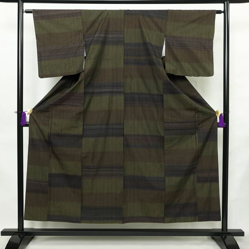 紬 正絹 縞柄・線柄 袷仕立て 身丈152.5cm 裄丈62cm リサイクル着物 着物 モダン 緑・うぐいす色_画像1