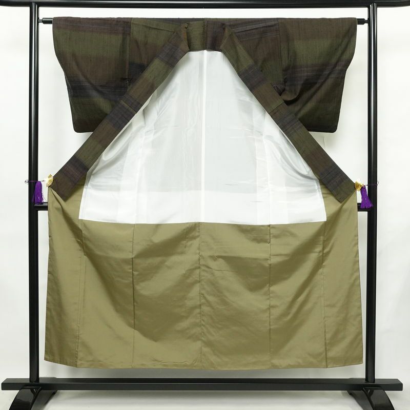 紬 正絹 縞柄・線柄 袷仕立て 身丈152.5cm 裄丈62cm リサイクル着物 着物 モダン 緑・うぐいす色_画像3