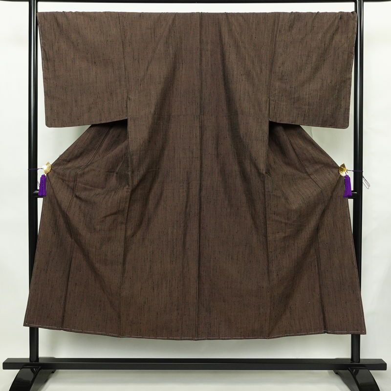 男性用 紬アンサンブル セット 着物 羽織 良品 しつけ糸付き アンサンブル 正絹 無地 袷仕立て 身丈148cm 裄丈71cm リサイクル着物 着物 金彩 茶_画像3