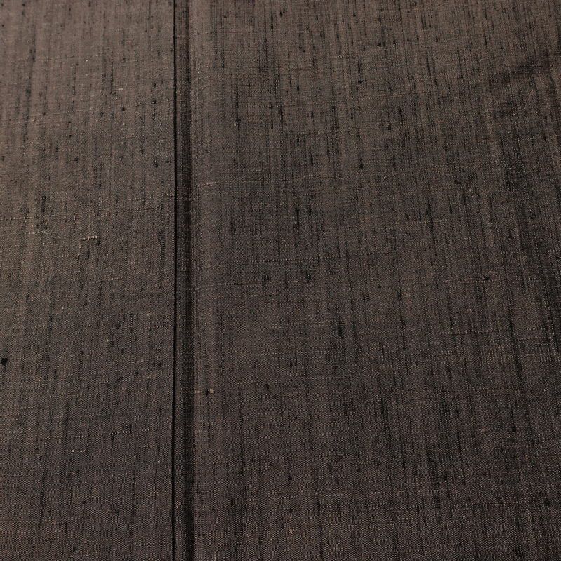 男性用 紬アンサンブル セット 着物 羽織 良品 しつけ糸付き アンサンブル 正絹 無地 袷仕立て 身丈148cm 裄丈71cm リサイクル着物 着物 金彩 茶_画像7