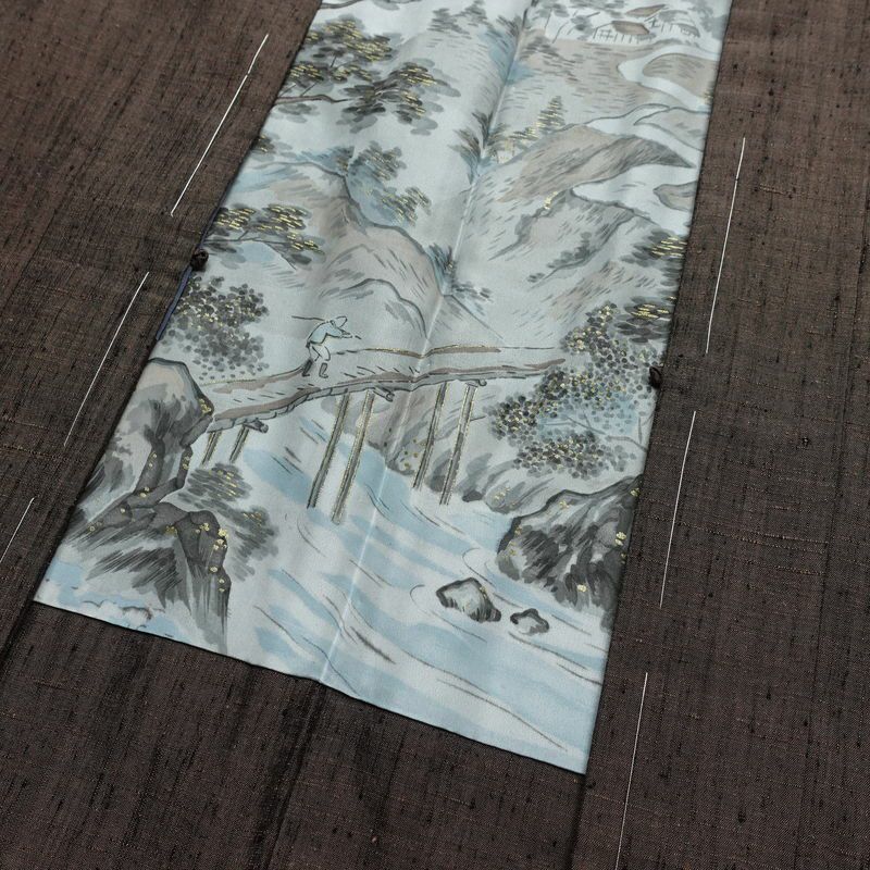 男性用 紬アンサンブル セット 着物 羽織 良品 しつけ糸付き アンサンブル 正絹 無地 袷仕立て 身丈148cm 裄丈71cm リサイクル着物 着物 金彩 茶_画像17