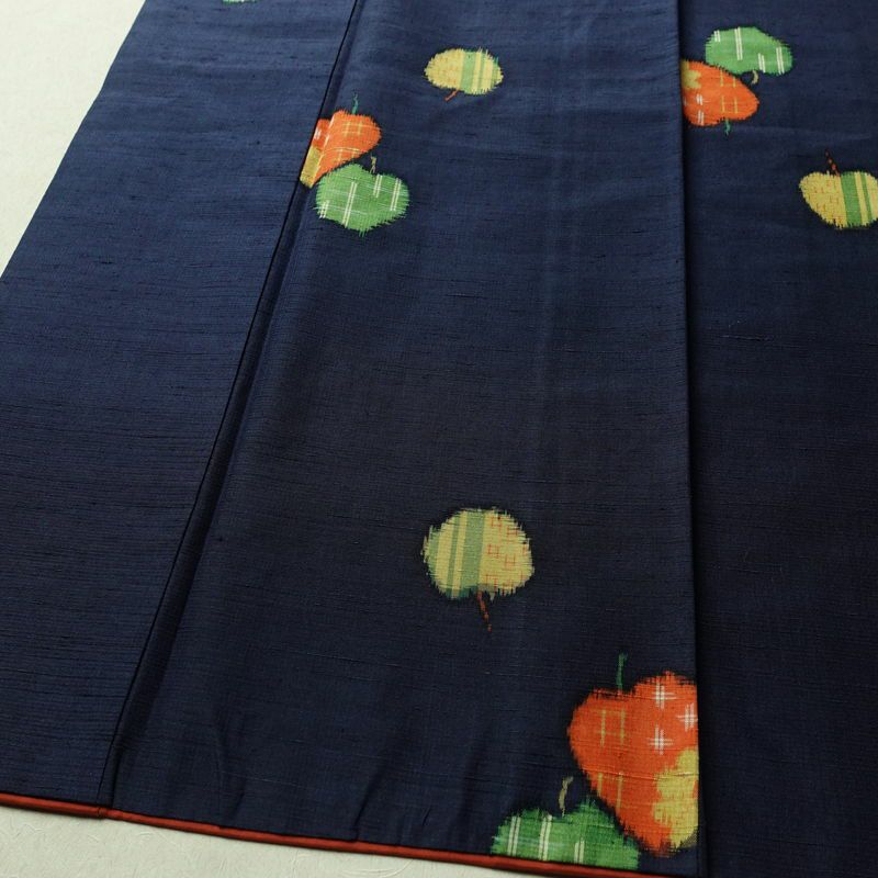 紬 正絹 その他の柄 袷仕立て 身丈153cm 裄丈63cm リサイクル着物 着物 りんご 林檎 青・紺_画像4