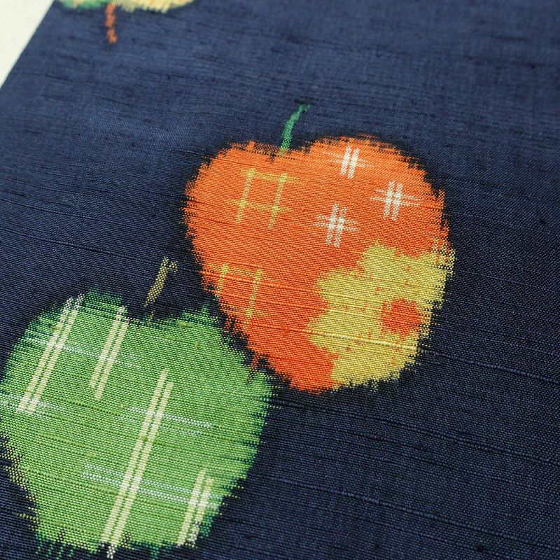 紬 正絹 その他の柄 袷仕立て 身丈153cm 裄丈63cm リサイクル着物 着物 りんご 林檎 青・紺_画像8