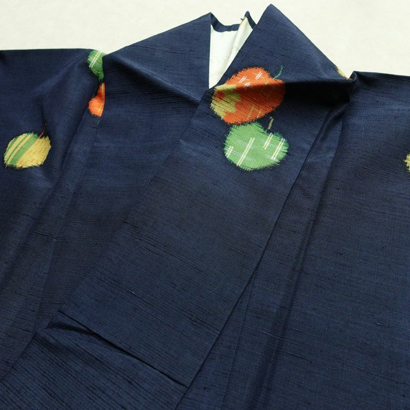 紬 正絹 その他の柄 袷仕立て 身丈153cm 裄丈63cm リサイクル着物 着物 りんご 林檎 青・紺_画像15