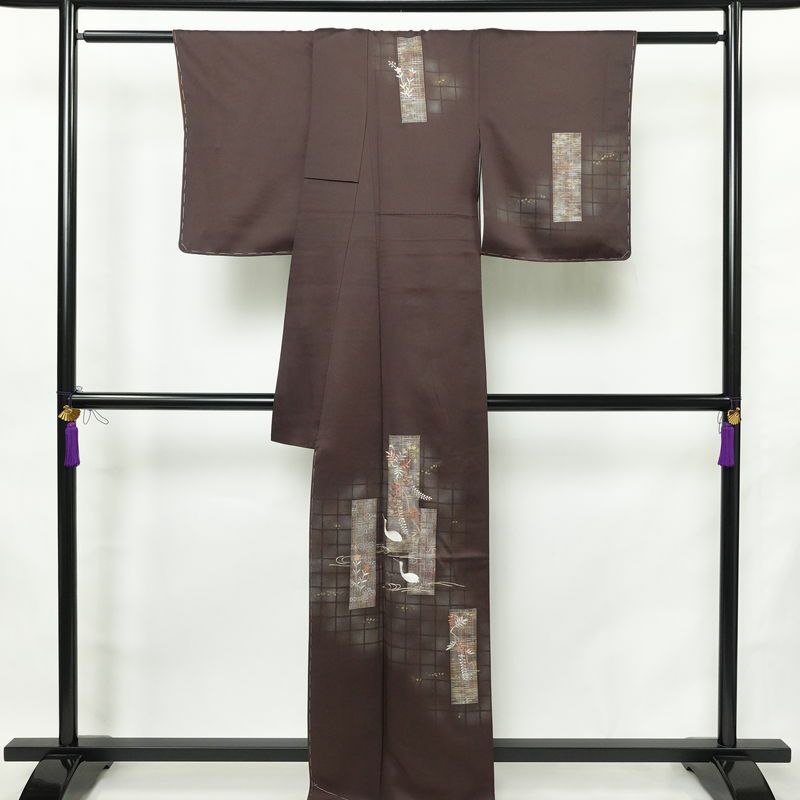 付け下げ しつけ糸付き 一つ紋付き 正絹 人物・動物柄 袷仕立て 身丈164cm 裄丈64.5cm リサイクル着物 着物 刺繍 箔 茶_画像2