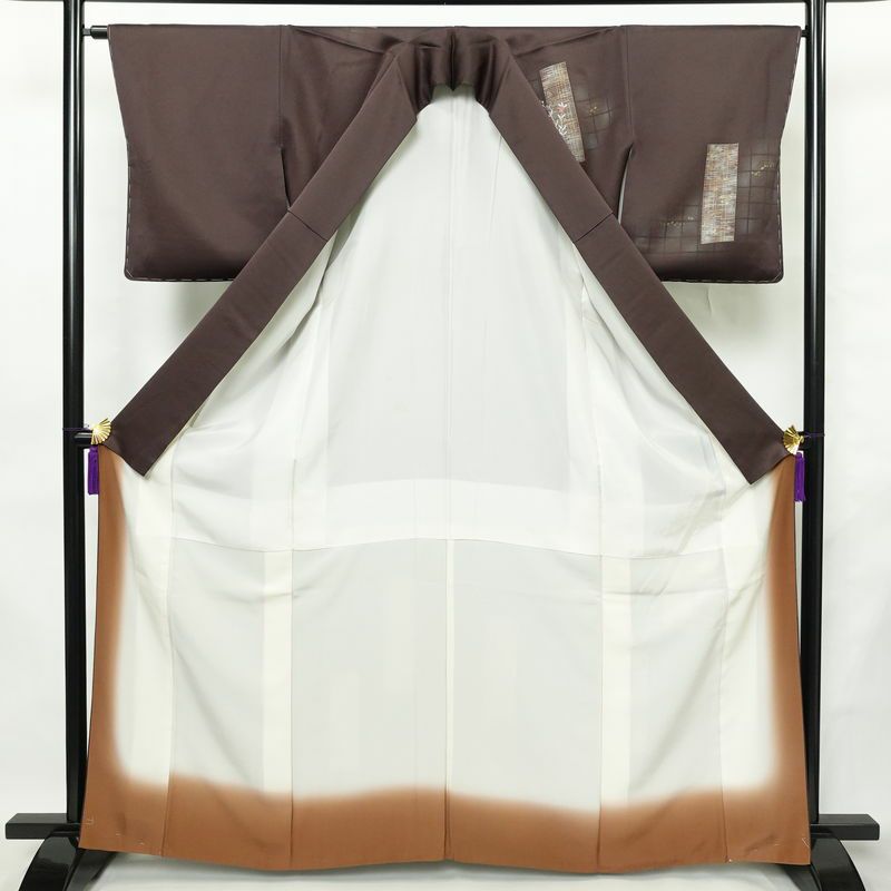 付け下げ しつけ糸付き 一つ紋付き 正絹 人物・動物柄 袷仕立て 身丈164cm 裄丈64.5cm リサイクル着物 着物 刺繍 箔 茶_画像3